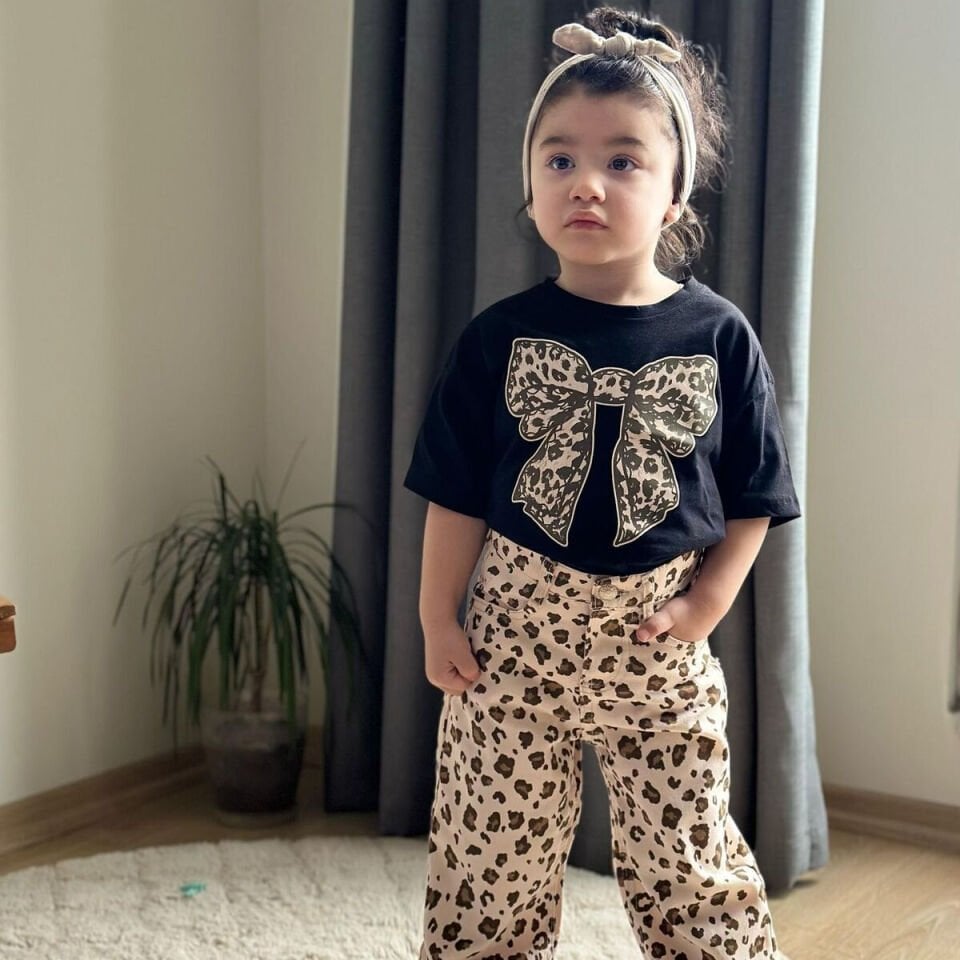 Leoparlı Gabardin Pantolon’lu 2’li Kiz Çocuk Takim Kurdele Baskılı
