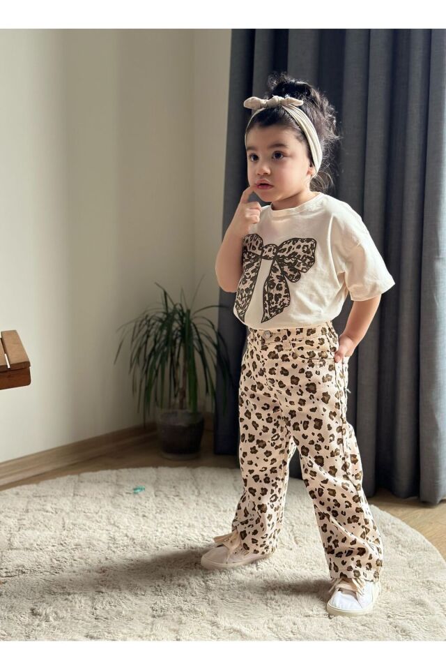 Leoparlı Gabardin Pantolon’lu 2’li Kiz Çocuk Takim Kurdele Baskılı Ekru - 4-5 Yaş